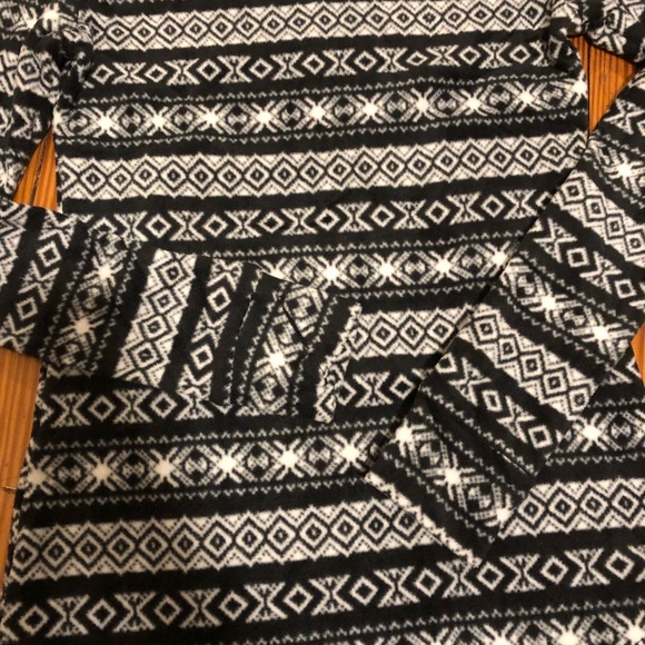 Women’s Flannel Cuddle Duds Top - Picture 2 of 4